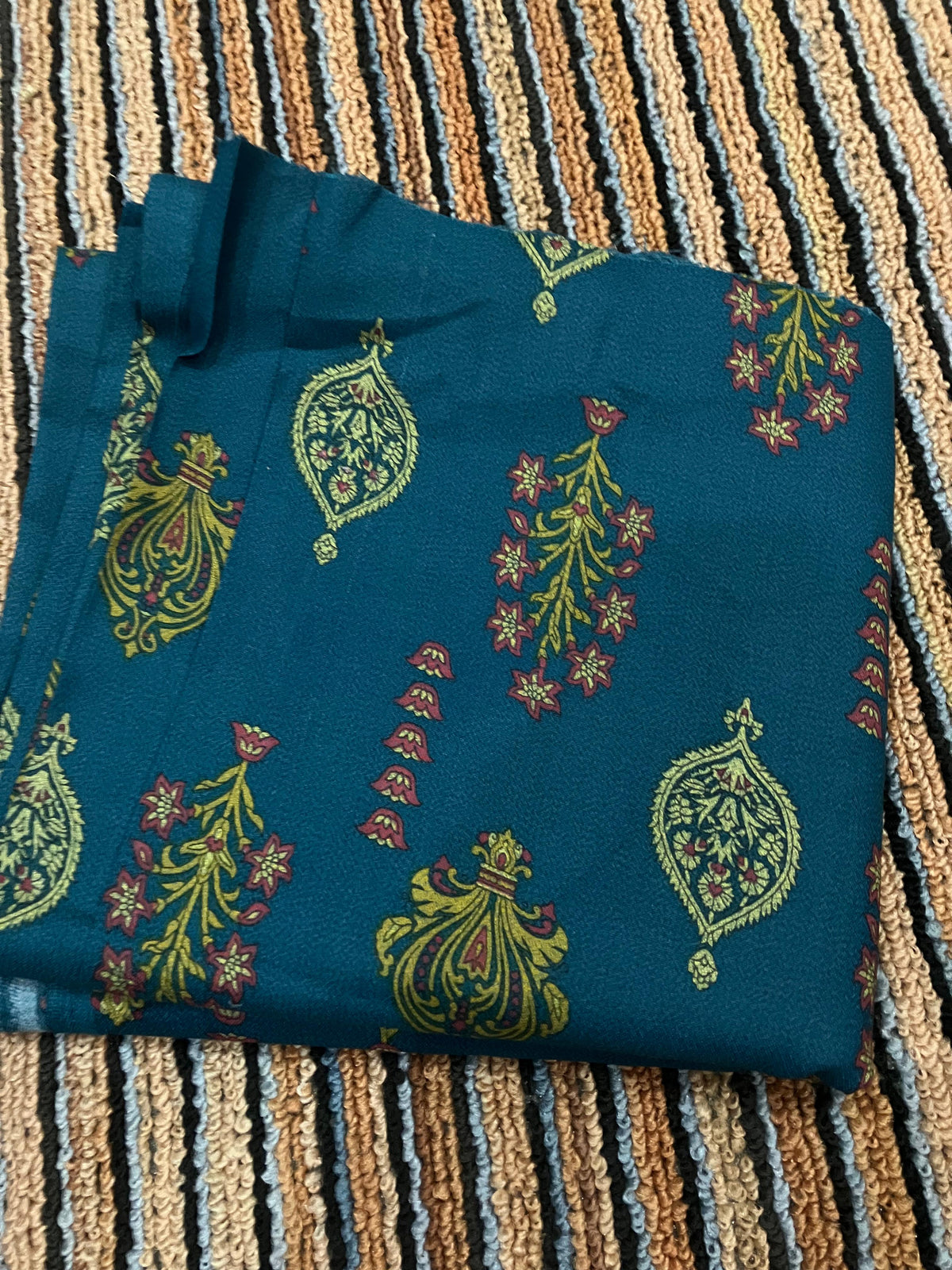 Winter Dhanak 2pc Suit  5 Gaz Cutting | Soft & Warm