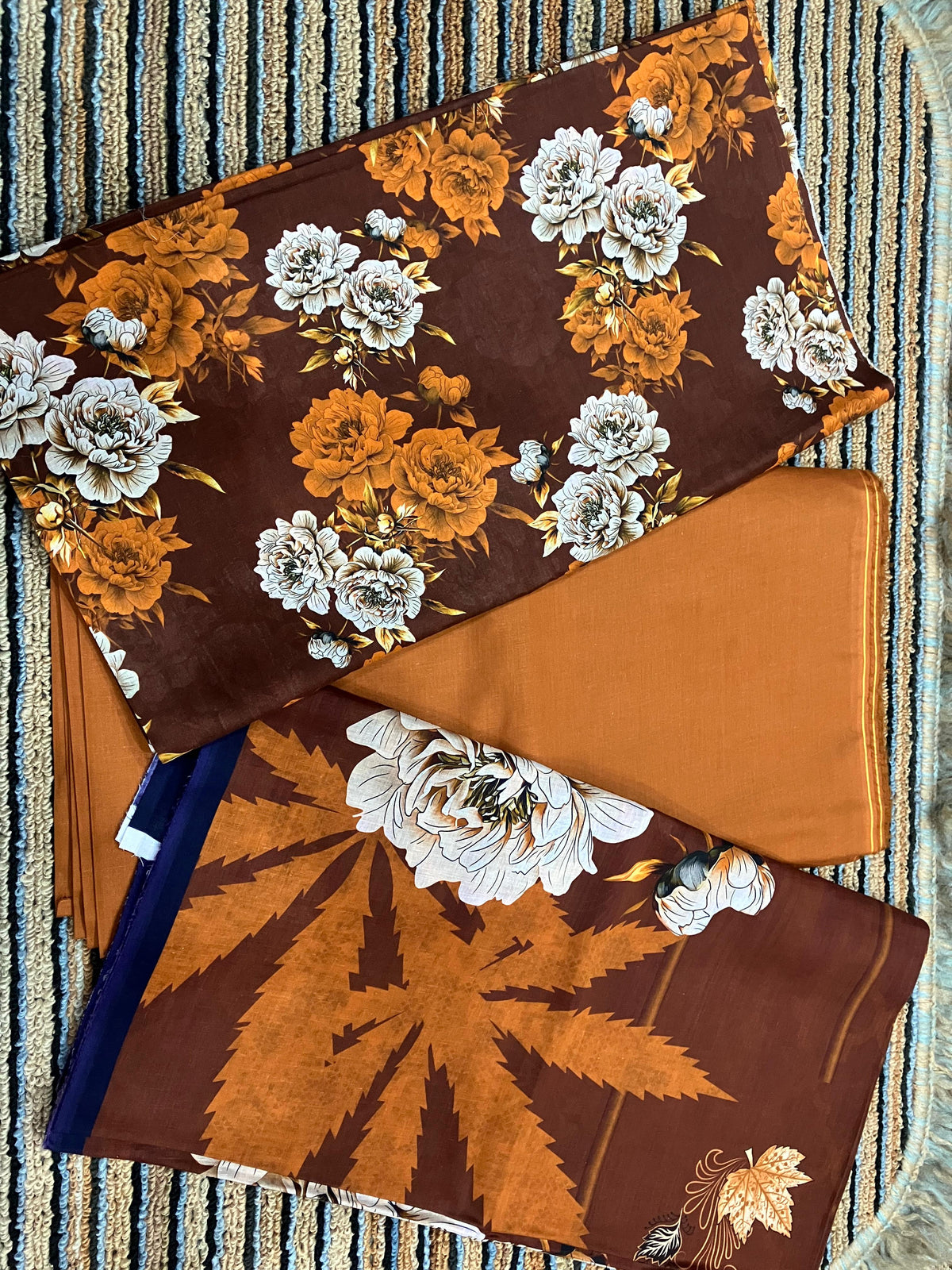 Alkaram And Bin Baksh Gold 
Lawn 3 Pcs