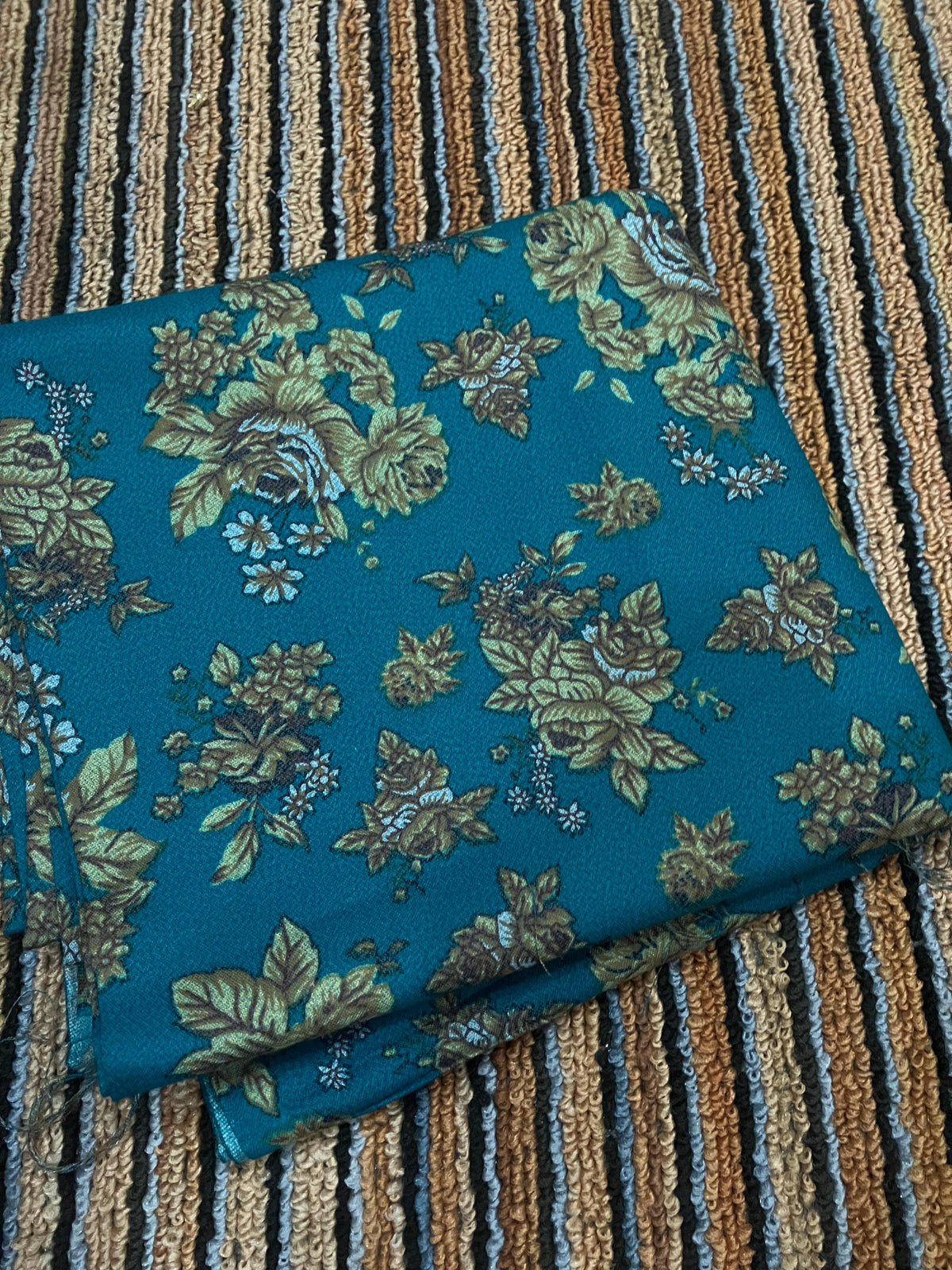 Winter Dhanak 2pc Suit  5 Gaz Cutting | Soft & Warm