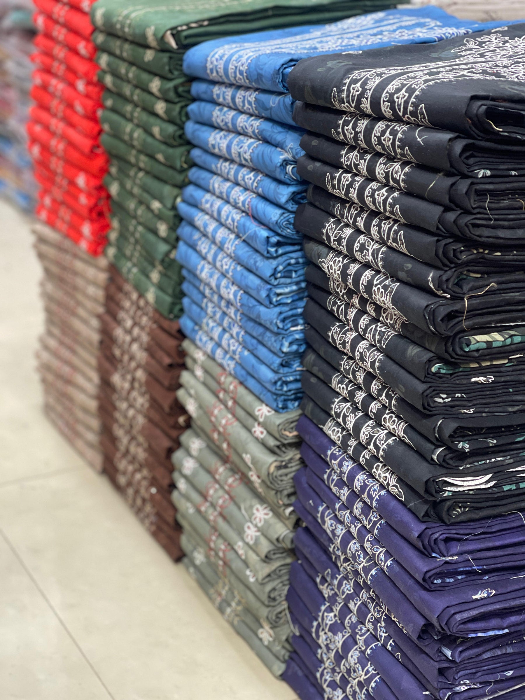 AIRA Original by IF – Rang-e-Bahaar Premium Lawn 3PC Unstitched Suit