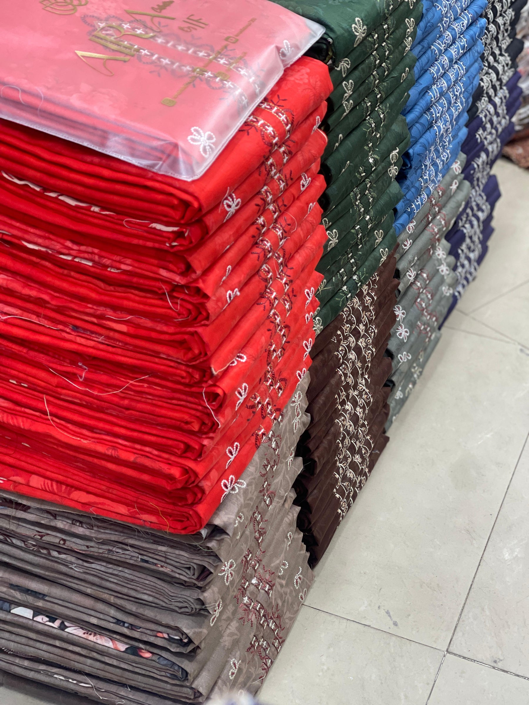 AIRA Original by IF – Rang-e-Bahaar Premium Lawn 3PC Unstitched Suit