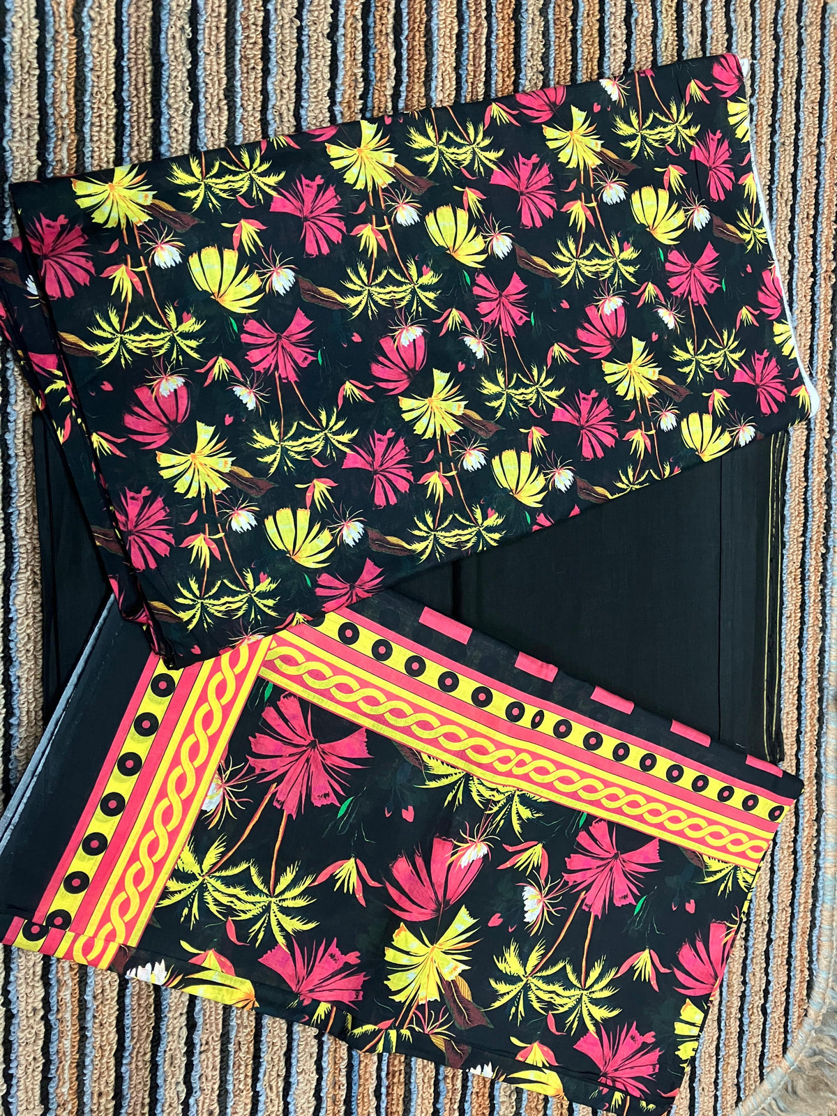 Alkaram And Bin Baksh Gold 
Lawn 3 Pcs