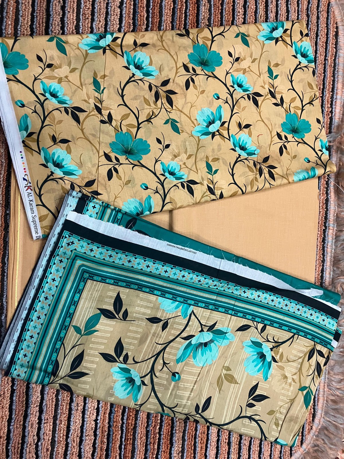 Alkaram And Bin Baksh Gold 
Lawn 3 Pcs