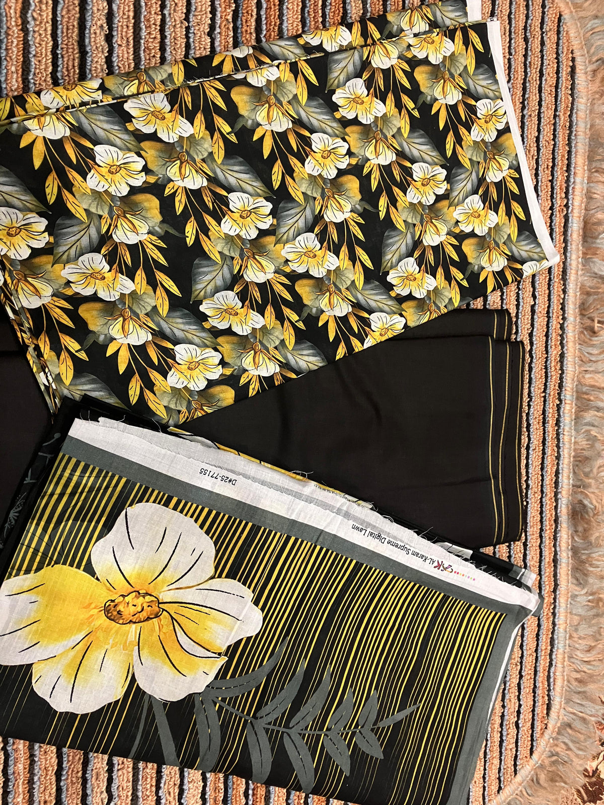 Alkaram And Bin Baksh Gold 
Lawn 3 Pcs